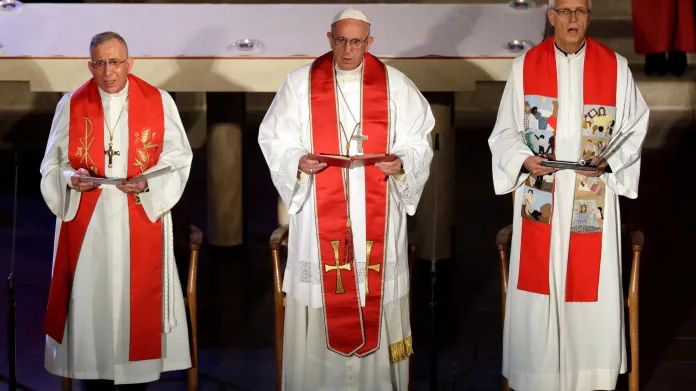 Papež František s luteránskými duchovními ve Švédsku