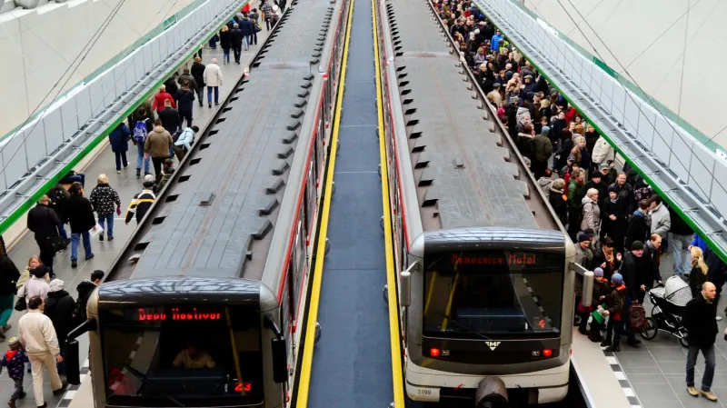 První den provozu nového metra