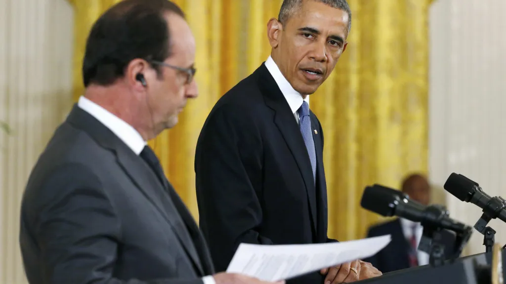 Francois Hollande a Barack Obama na společném brífinku