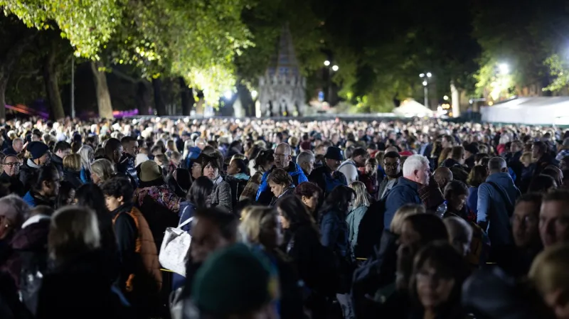 Zájem o rozloučení ve Westminsterském paláci je obrovský