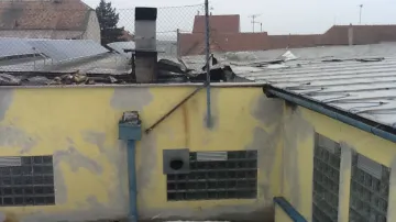 Požár ve výrobně nábytku v Čeložnicích