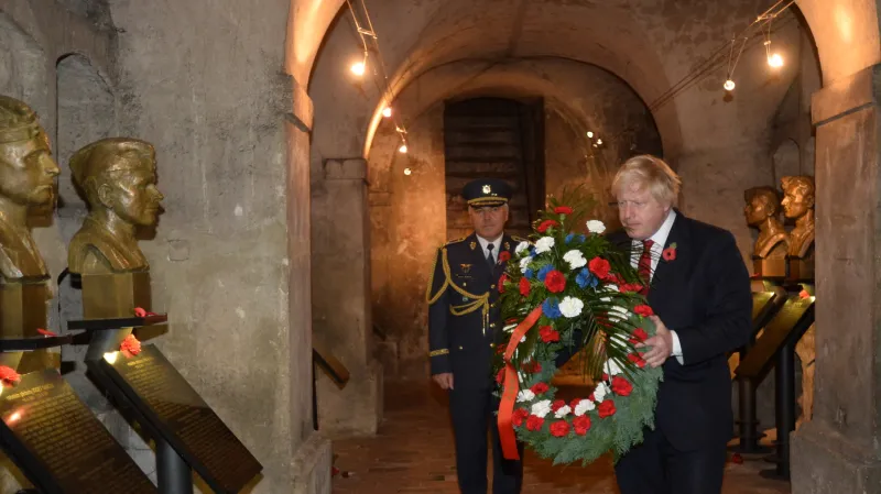 Johnson v kryptě kostela sv. Cyrila a Metoděje