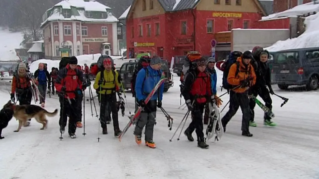 Dobrovolní nosiči na Sněžce