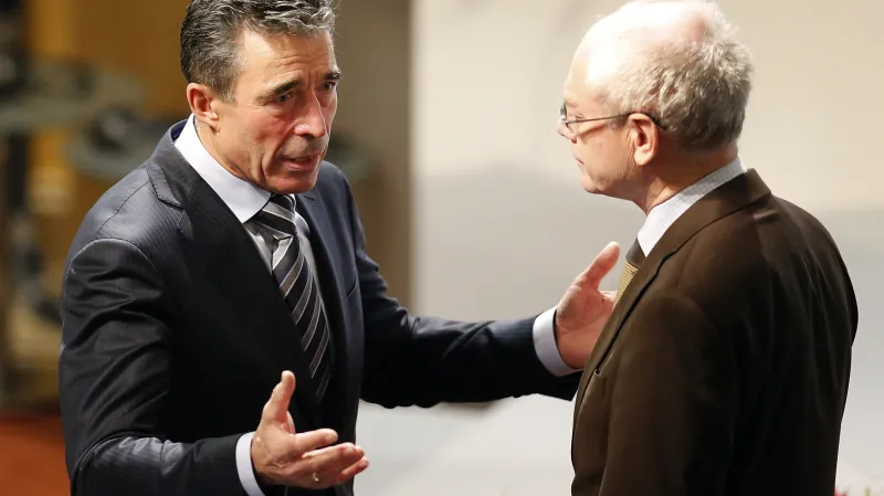 Generální tajemník NATO Rasmussen (vlevo) s prezidentem EU Van Rompuyem na konferenci v Mnichově