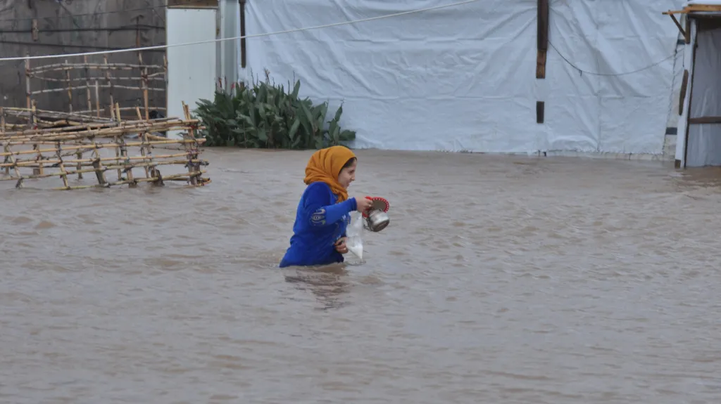 Zaplavený uprchlický tábor u libanonského města Tripolis