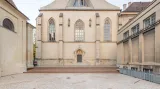 Piazzetta u kaple sv. Kosmy a Damiána v Emauzích, Praha