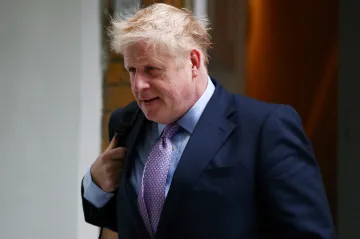 O místo Mayové bojuje deset konzervativců. Favoritem je bývalý šéf diplomacie Johnson