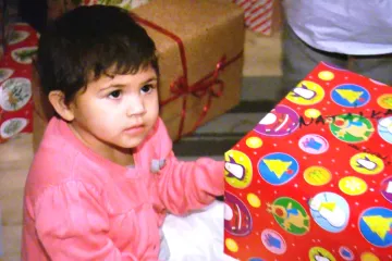 Když Štědrý večer nemůže být štědrý. Dětem plní přání nejen Ježíšek, ale i charita