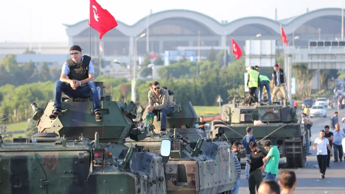 Policisté zneškodnili pučistické jednotky v Istanbulu