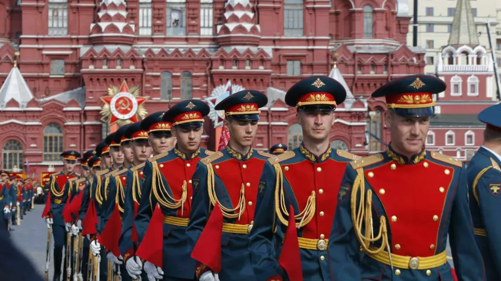 Vojenská přehlídka na Rudém náměstí v Moskvě