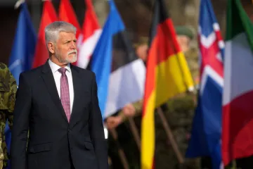 Babiš počká s reakcí na Pavlův záměr účastnit se summitu NATO na pondělí