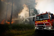 Na jihu Evropy zuří lesní požáry, vlna veder se přesouvá na sever