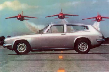 Designér papamobilu pochází z Československa. Teď vystavuje v Londýně a žádá o český pas