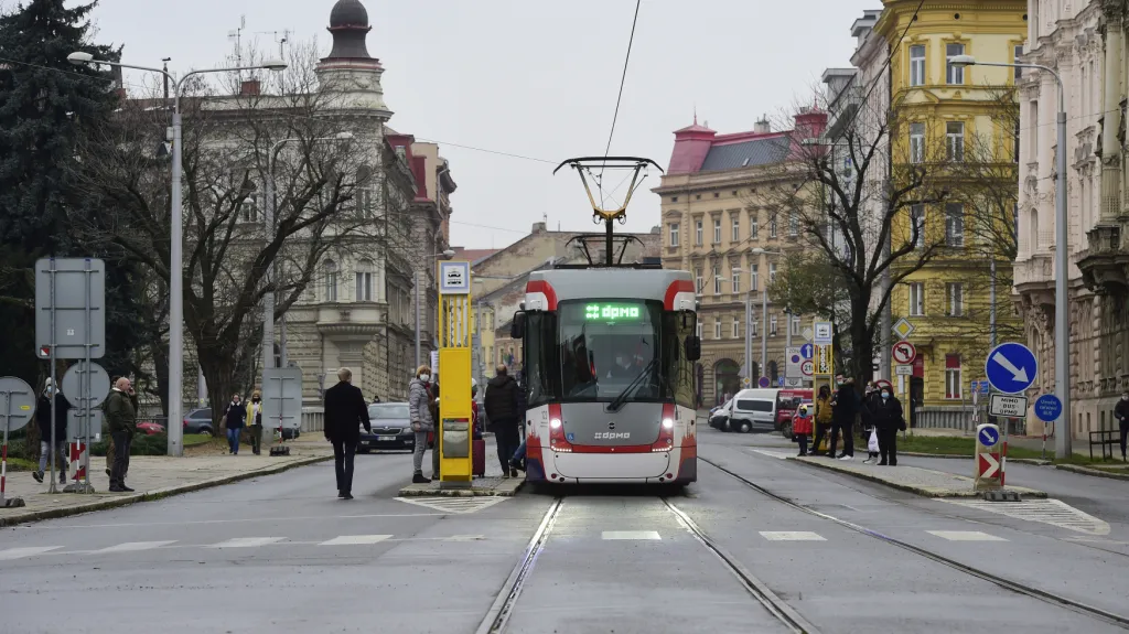 Dál než na Žižkovo náměstí tramvaje zatím neprojedou
