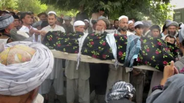 Pohřeb čtyř obětí NATO v afghánském Tálikánu