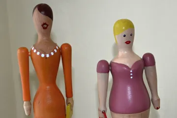 Víc než hračky. Jeleni, paraziti a panenky Marka Rejenta
