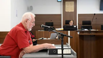 Jiří Klicpera vypovídá u soudu ve Vsetíně