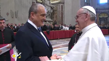 Karel Schwarzenberg se pozdravil s Františkem