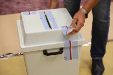 V Želízech na Mělnicku budou lidé volit znovu. O odstoupení kandidátů se dozvěděli ve volební místnosti