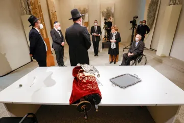 Svět si v tichosti připomíná oběti holocaustu