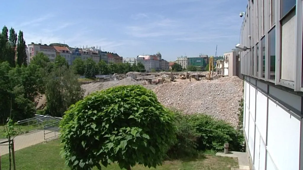 Pozemek pro obchodní centrum