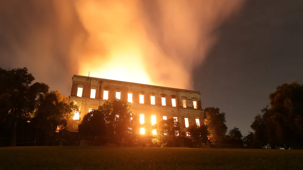 Hořící Národní muzeum v Brazílii