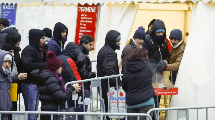 Uprchlíci čekají v Berlíně na registraci