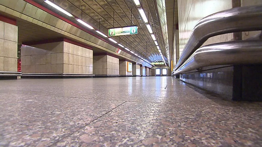 Metro bez cestujících