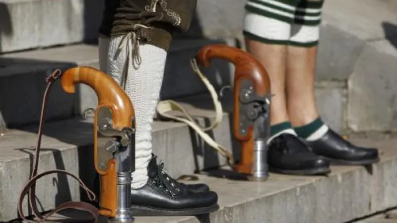 Tradiční bavorští střelci na Oktoberfestu