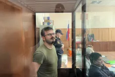 V Moskvě začal soud s opozičním politikem Jašinem. Za zveřejnění záběrů z Buči mu hrozí 15 let