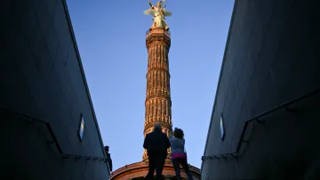 Pohled na Vítězný sloup v Berlíně