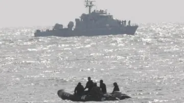 Záchranné akce u potopené jihokorejské lodi