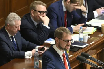Opozice vysvětluje, proč nechce dát důvěru vládě. Vystoupit chtějí desítky poslanců