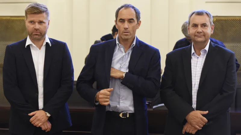 Zleva bývalý radní Radek Lohynský, exnáměstek primátora Ivan Kabický a bývalý náměstek primátora Josef Nosek
