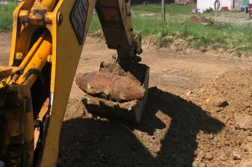 Při výkopech na Žďársku byla nalezena nevybuchlá puma. Pyrotechnik ji zneškodnil
