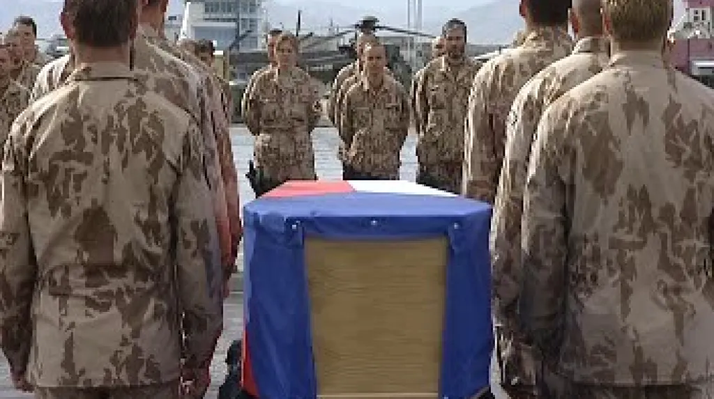 Smuteční ceremoniál na kábulském letišti