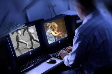 Sledovat dětské porno a lákání dítěte za účelem sexu je ode dneška trestné
