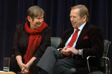 Zemřela Zdena Tominová, „nepřítelkyně státu“ a mluvčí Charty 77 