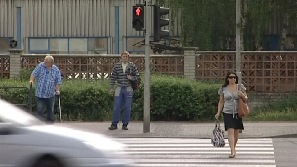 Chodci si s červenou starosti nedělají