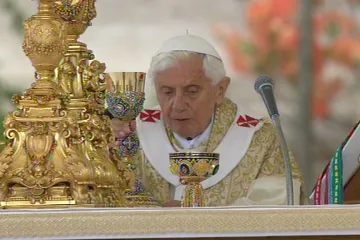 Benedikt XVI. v Urbi et Orbi požádal o ukončení násilí v Sýrii