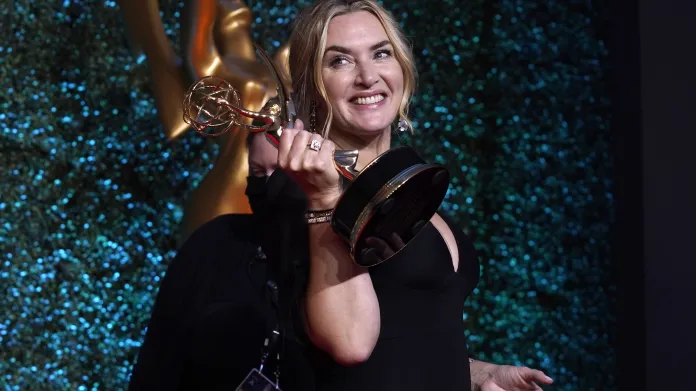 Kate Winsletová na cenách Emmy (2021)
