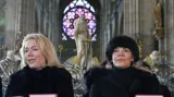 Vdova po prezidentu Václavu Havlovi Dagmar Havlová s dcerou Ninou Smitovou na zádušní mši.