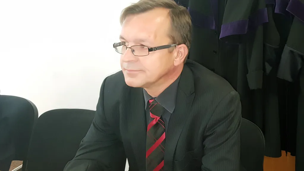 Bývalý předseda strany Věci veřejné a někdejší poslanec Jaroslav Škárka u soudu