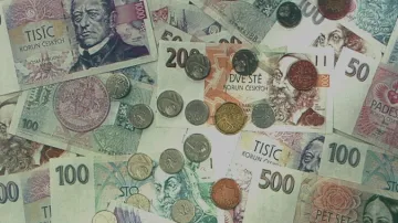 České bankovky a mince