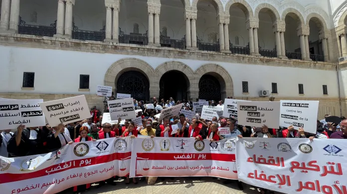 Protest soudců, které Saíd v roce 2022 zbavil funkce