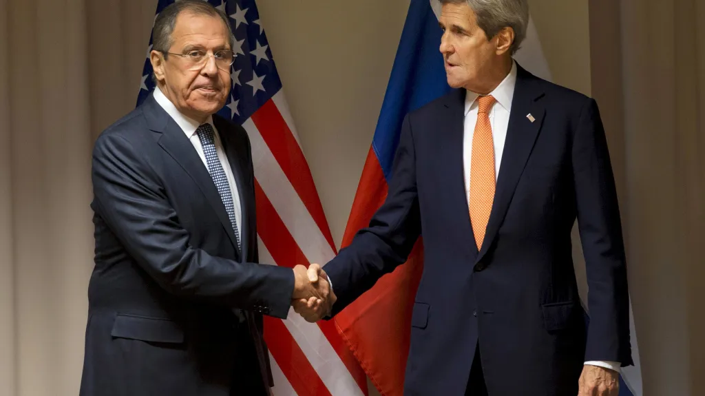 Sergej Lavrov a John Kerry na schůzce v Curychu