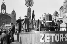 Zetor jezdí po polích už 75 let. Sedl si do něj i Gagarin nebo Che Guevara