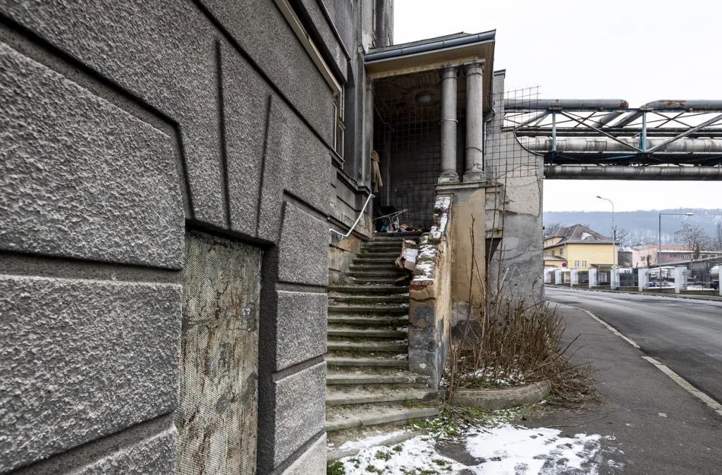 Během druhé světové války vyráběly závody například i odposlouchávací zařízení nebo dělostřelecké granáty
