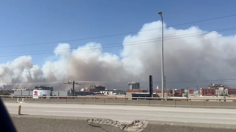 Kouř z požáru nad městem Spokane