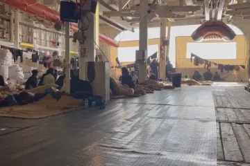 K italským břehům dorazila první loď s migranty po zpřísnění podmínek